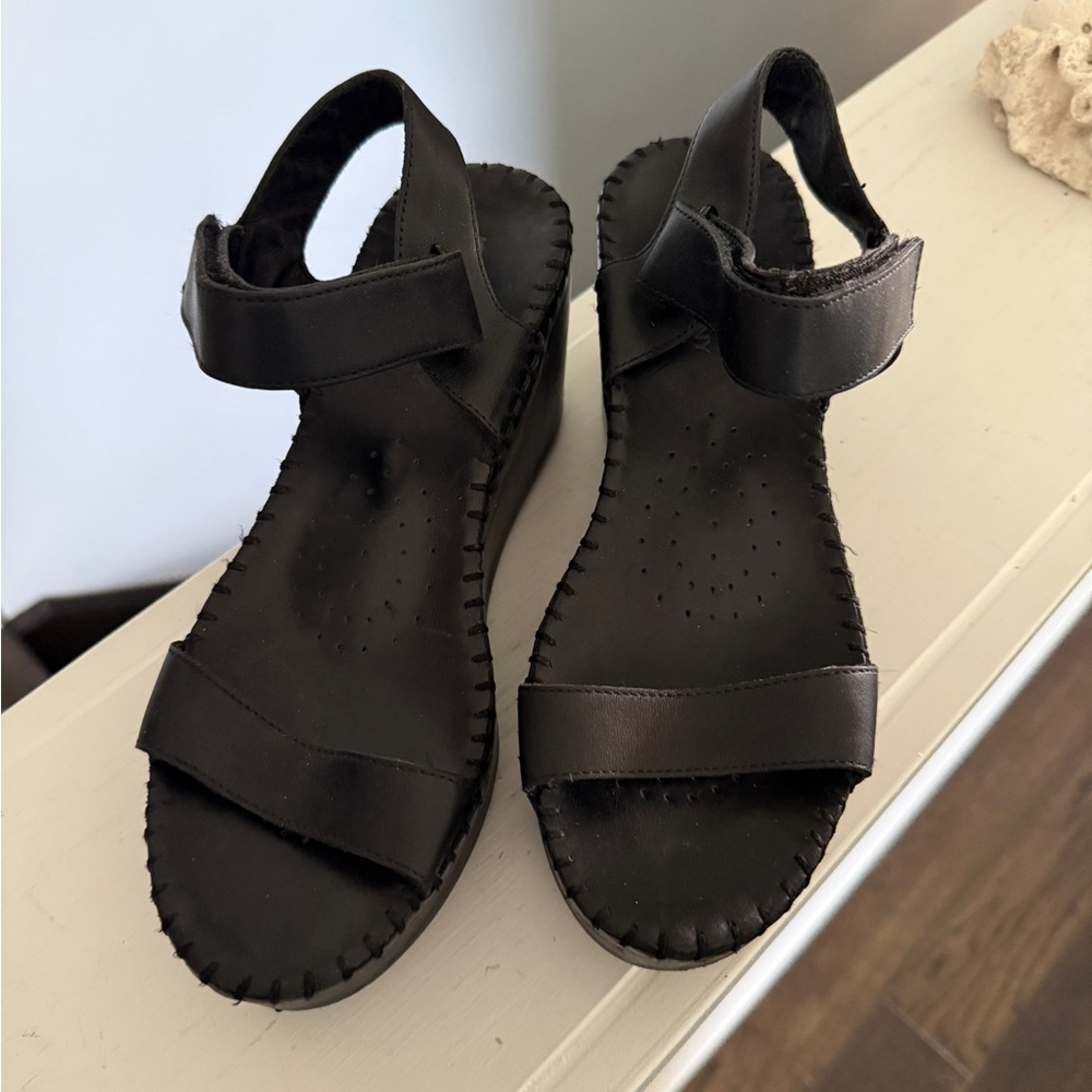 pureDKNY all leather platform sandals. Very good condition. Gently used!